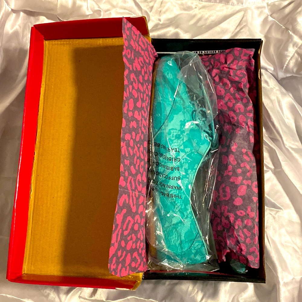 Dollhouse dashing Oxford in mint.